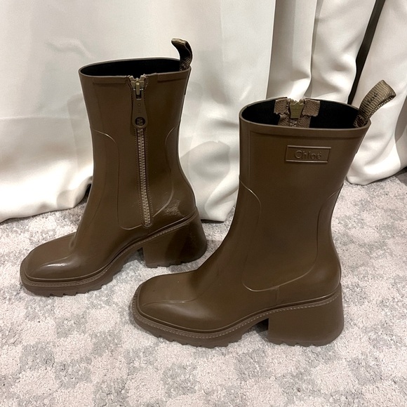 Chloe Shoes - Chloé Wellington Green Rubber Platform Betty Boots in used condition size 39